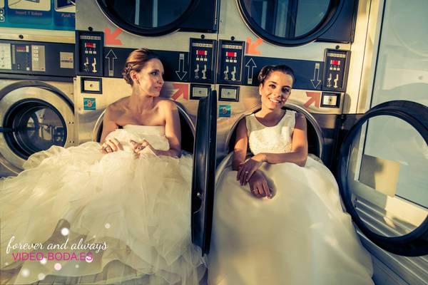 fotografía novias dentro lavadora