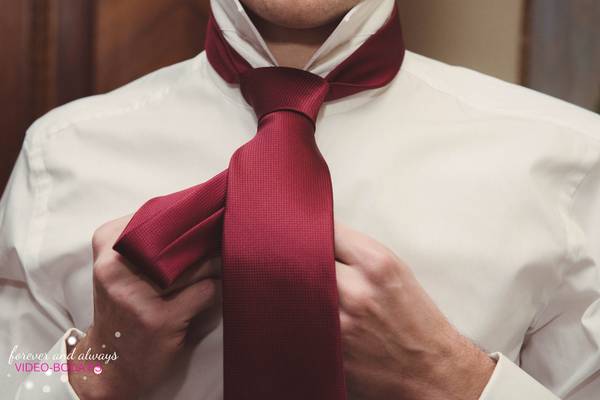camisa y corbata del novio