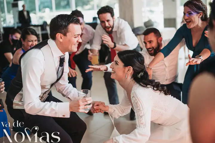 Reportaje de boda jardines la Cartuja Monica Hector Mayo 2023 fiesta