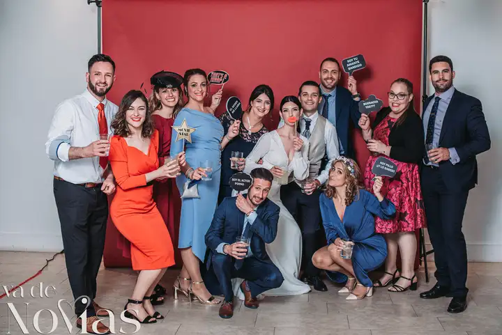 Reportaje de boda jardines la Cartuja Monica Hector Mayo 2023 photocall