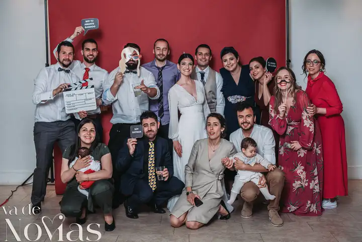 Reportaje de boda jardines la Cartuja Monica Hector Mayo 2023 photocall