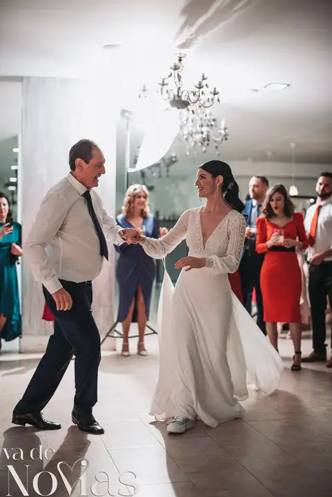 Reportaje de boda jardines la Cartuja Monica Hector Mayo 2023 baile nupcial