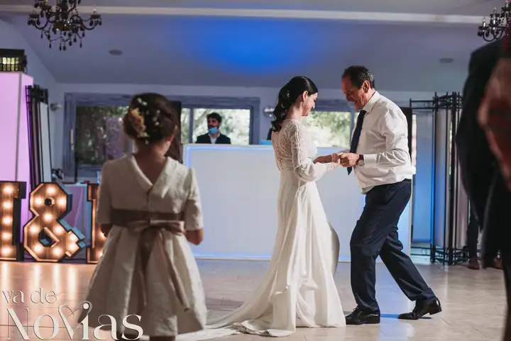 Reportaje de boda jardines la Cartuja Monica Hector Mayo 2023 baile nupcial