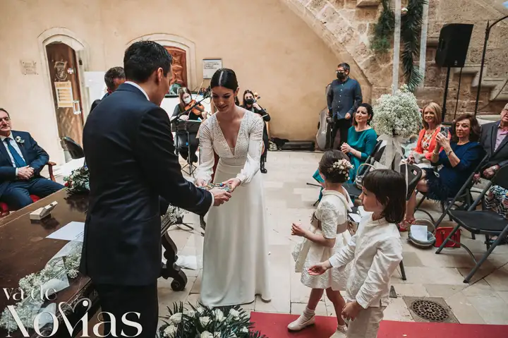 Reportaje de boda jardines la Cartuja Monica Hector Mayo 2023 ceremonia