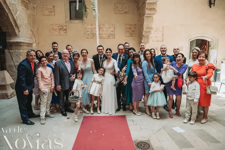 Reportaje de boda jardines la Cartuja Monica Hector Mayo 2023 ceremonia grupales