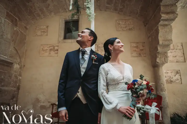 Reportaje de boda jardines la Cartuja Monica Hector Mayo 2023 sesion pareja
