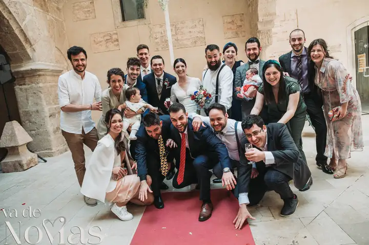 Reportaje de boda jardines la Cartuja Monica Hector Mayo 2023 ceremonia grupales