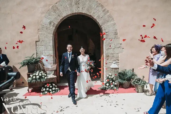 Reportaje de boda jardines la Cartuja Monica Hector Mayo 2023 Salida / Entrada