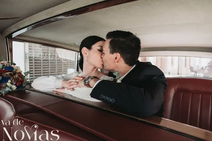 Reportaje de boda jardines la Cartuja Monica Hector Mayo 2023 sesion pareja