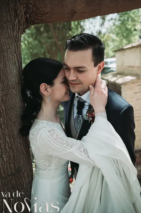 Reportaje de boda jardines la Cartuja Monica Hector Mayo 2023 sesion pareja