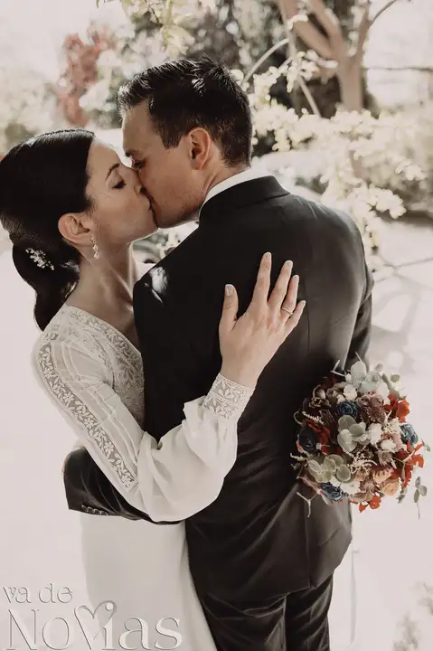 Reportaje de boda jardines la Cartuja Monica Hector Mayo 2023 sesion pareja