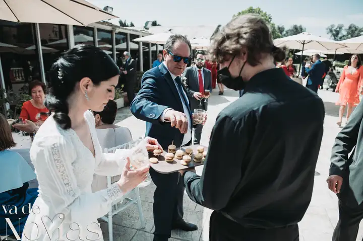 Reportaje de boda jardines la Cartuja Monica Hector Mayo 2023 coctel