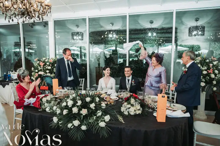 Reportaje de boda jardines la Cartuja Monica Hector Mayo 2023 banquete