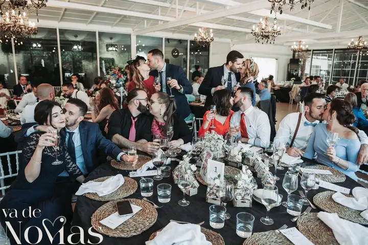 Reportaje de boda jardines la Cartuja Monica Hector Mayo 2023 banquete