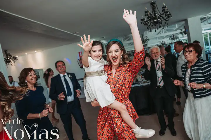 Reportaje de boda jardines la Cartuja Monica Hector Mayo 2023 fiesta