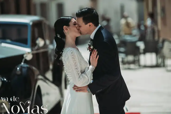 Reportaje de boda jardines la Cartuja Monica Hector Mayo 2023 sesion pareja