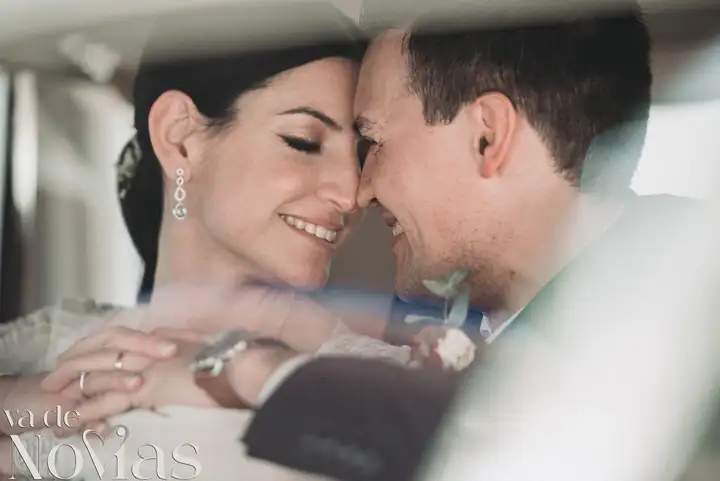 Reportaje de boda jardines la Cartuja Monica Hector Mayo 2023 portada sesion pareja