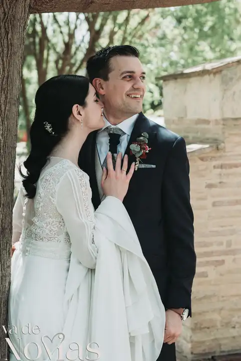 Reportaje de boda jardines la Cartuja Monica Hector Mayo 2023 sesion pareja