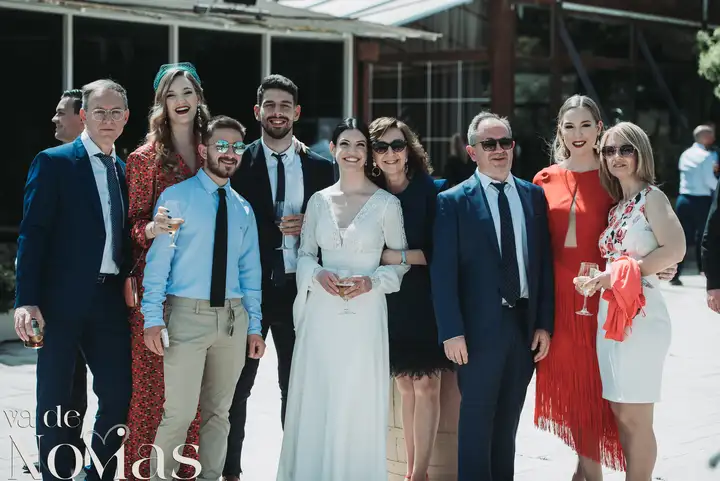 Reportaje de boda jardines la Cartuja Monica Hector Mayo 2023 coctel grupales
