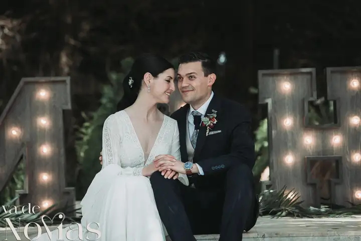 Reportaje de boda jardines la Cartuja Monica Hector Mayo 2023 portada sesion pareja