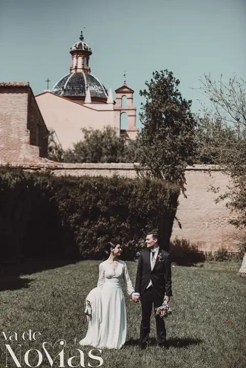 Reportaje de boda jardines la Cartuja Monica Hector Mayo 2023 portada sesion pareja