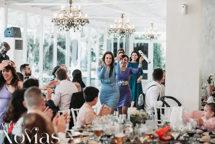 Reportaje de boda jardines la Cartuja Monica Hector Mayo 2023 banquete