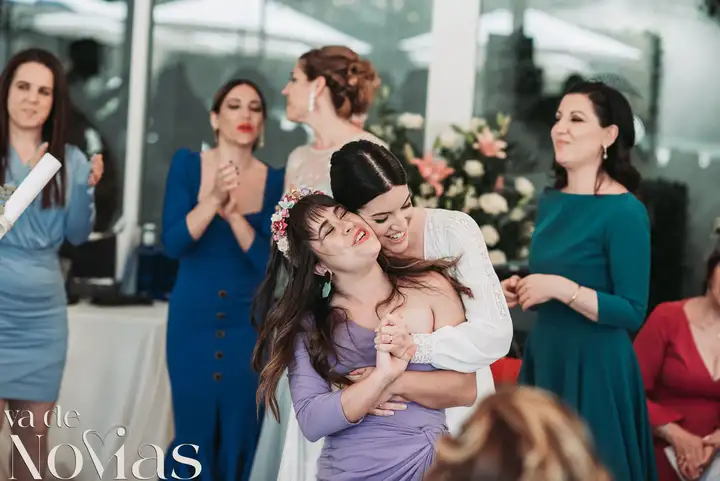 Reportaje de boda jardines la Cartuja Monica Hector Mayo 2023 banquete emotivas portada