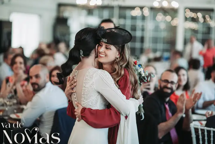 Reportaje de boda jardines la Cartuja Monica Hector Mayo 2023 banquete emotivas