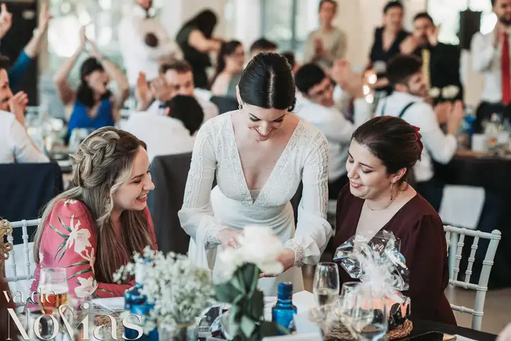 Reportaje de boda jardines la Cartuja Monica Hector Mayo 2023 banquete