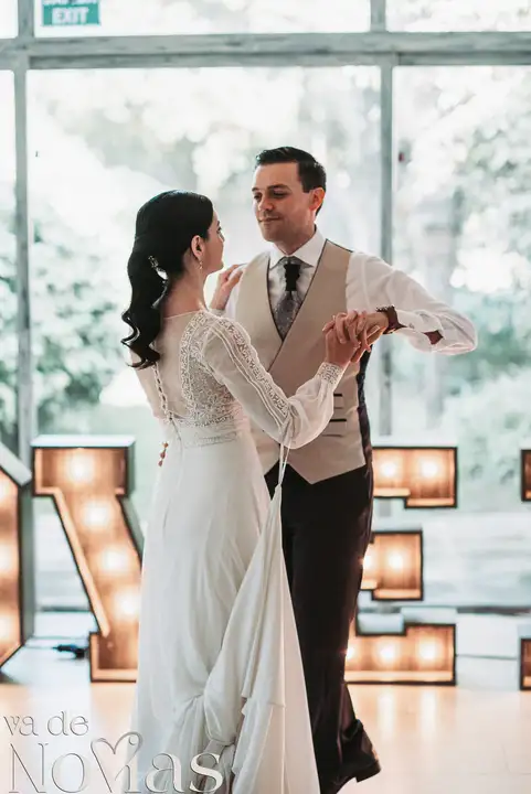 Reportaje de boda jardines la Cartuja Monica Hector Mayo 2023 baile nupcial
